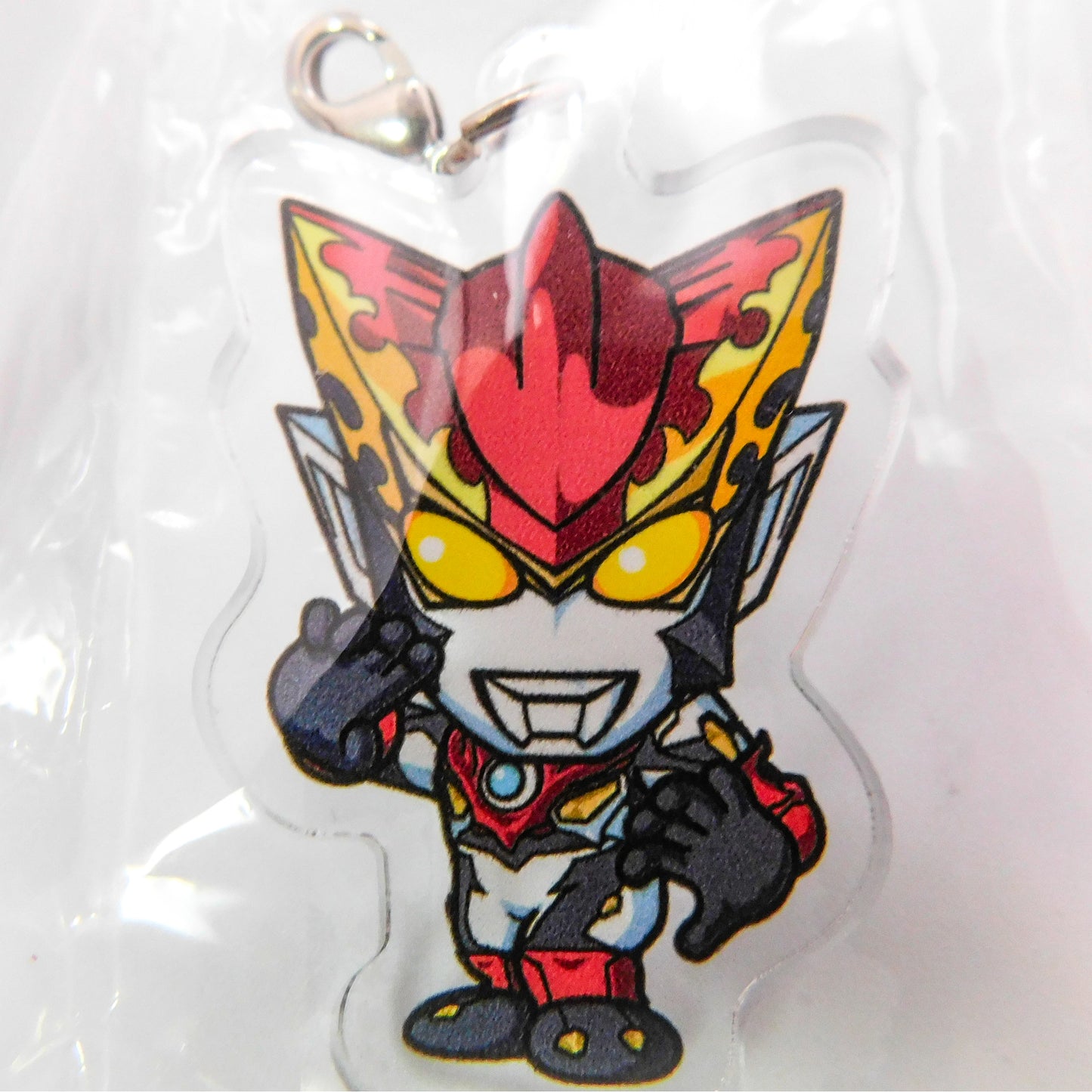 Ultraman Festival Metal Button with Swinging Acrylic Charm (Ultraman Rosso)